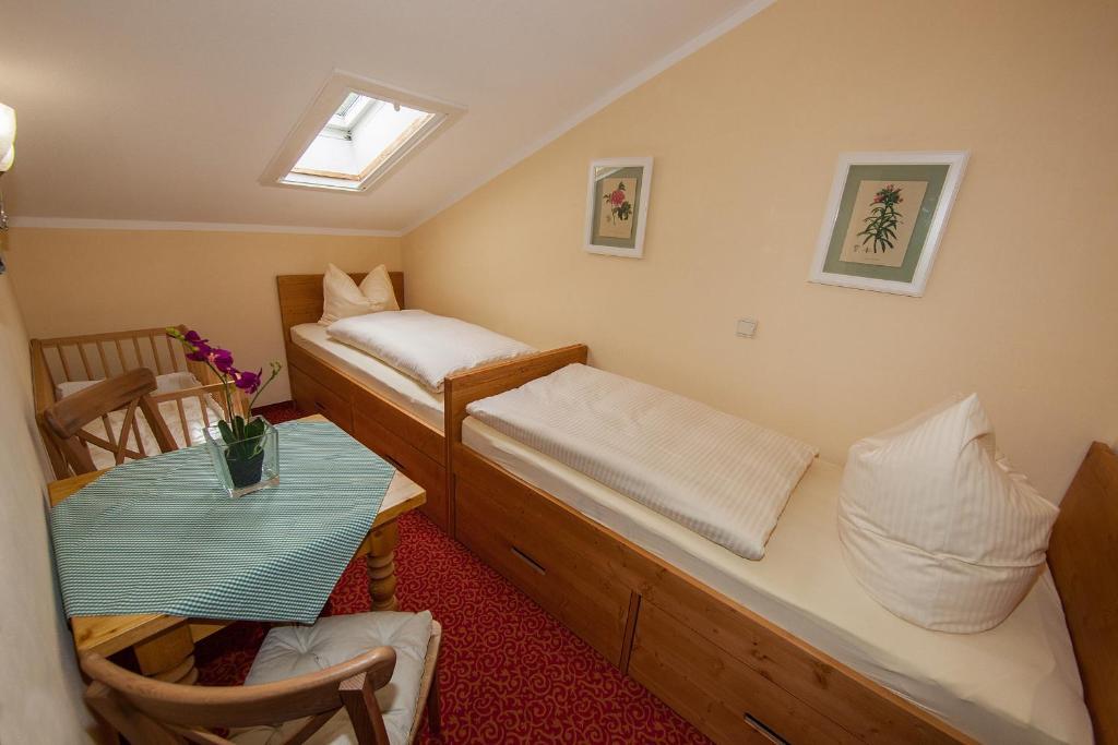 Gaestehaus Laerchenhang Mittenwald Oda fotoğraf