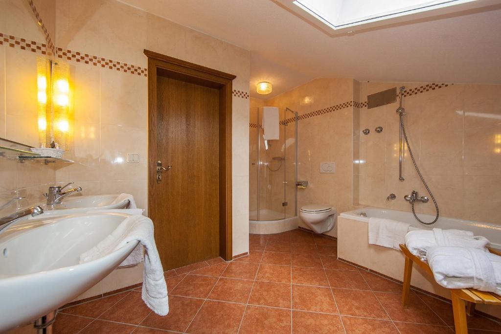 Gaestehaus Laerchenhang Mittenwald Oda fotoğraf